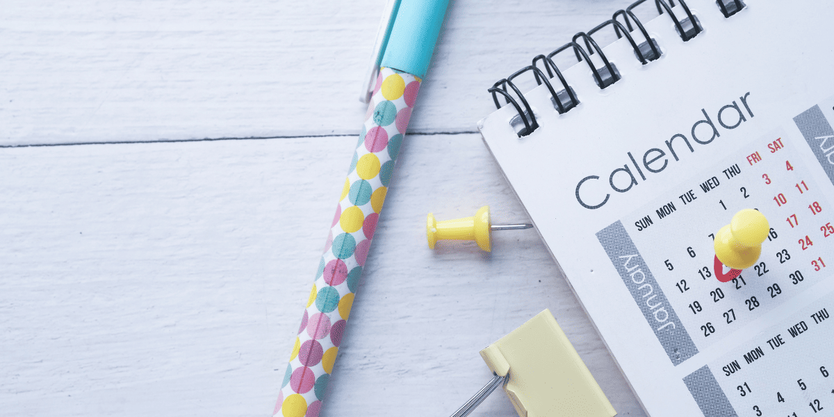 /upload/column/correspondence-high-school-examination-3.png カレンダーとペン