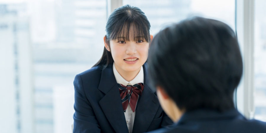 相談する女学生