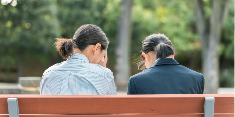 親子で相談する様子
